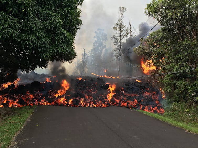 eruptions from Kīlauea volcano place the Hawaiian island on red alert