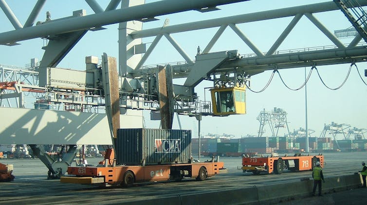Нулевой груз. Порт Роттердам. Rotterdam Container Terminal. Контейнерный порт Роттердам. Контейнеры скапливались в европейских портах.