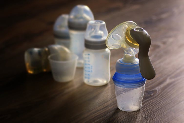baby-bottle-with-breast=pump