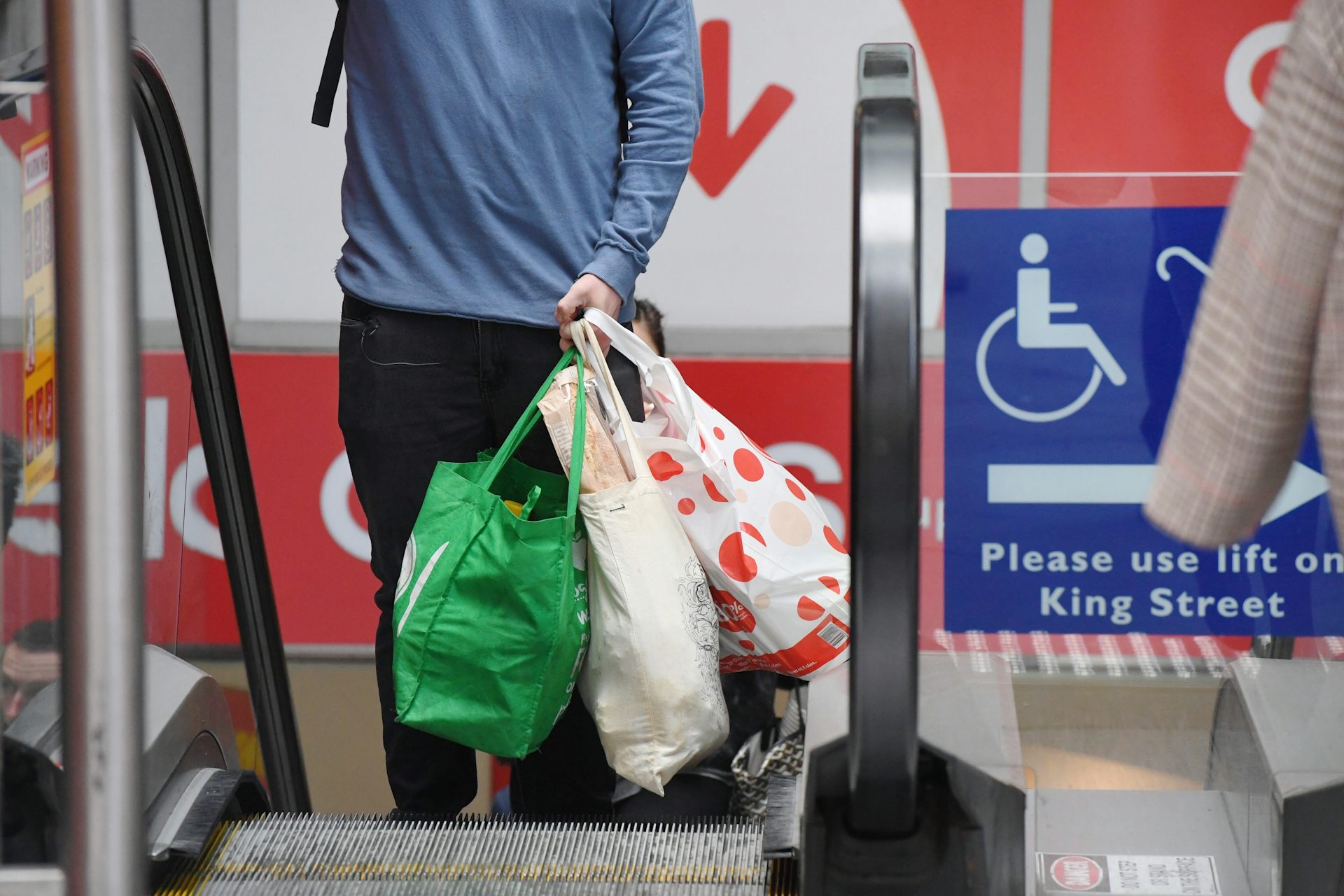 coles banning woolworths bags