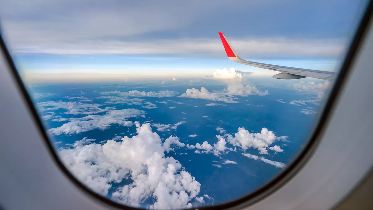 Voyages En Avion Ce Que L Altitude Fait A Vos Oreilles Voyages En Avion Ce Que L Altitude Fait A Vos Oreilles