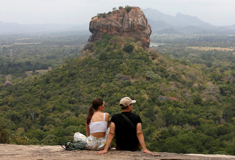 ¿Quiere ahorrar en sus viajes? Piense como un economista