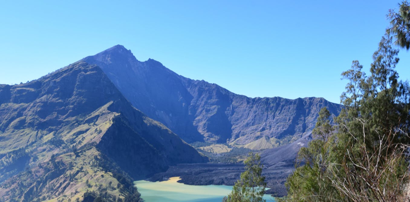 Contoh Gambar Ilustrasi Gunung Meletus Hilustrasi Contoh Gambar Ilustrasi Gunung Meletus Hilustrasi