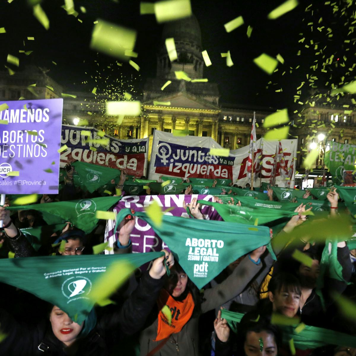 Frente a movilización masiva para el aborto legal en Argentina, la Iglesia  católica modera su tono