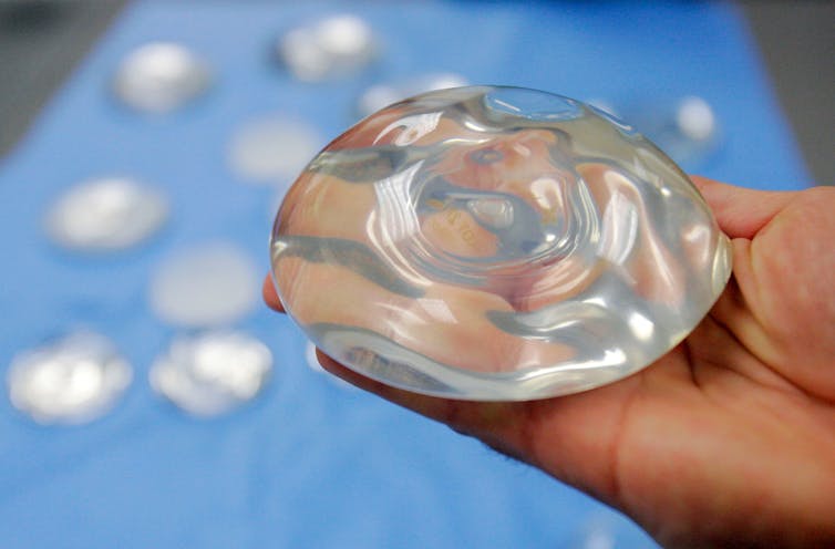 El largo viaje de la silicona, de los implantes mamarios a la cocina