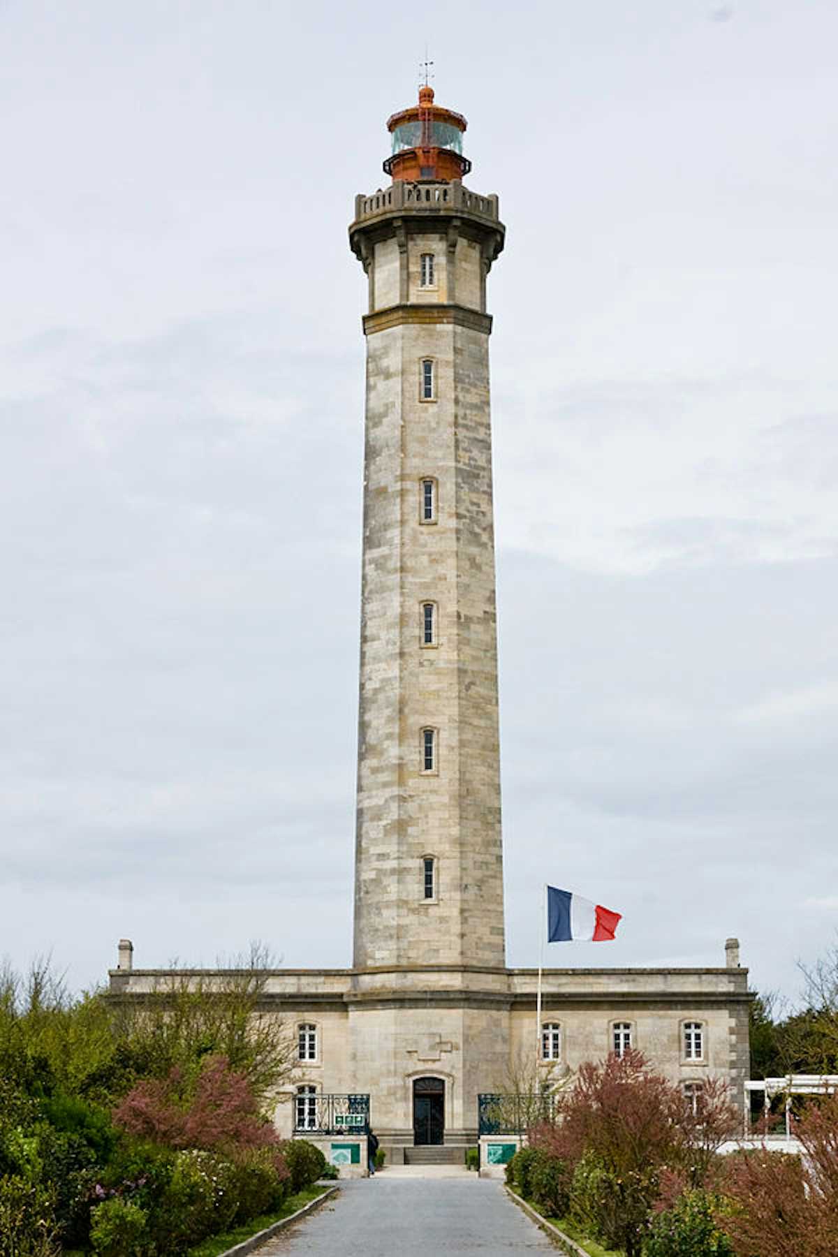 Le Phare des Baleines de l’île de Ré, mémoire des transitions énergétiques Le Phare des Baleines de l’île de Ré, mémoire des transitions énergétiques