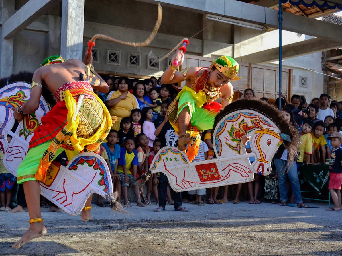 Homoseksualitas Bukan Produk Barat Keberagaman Gender Di