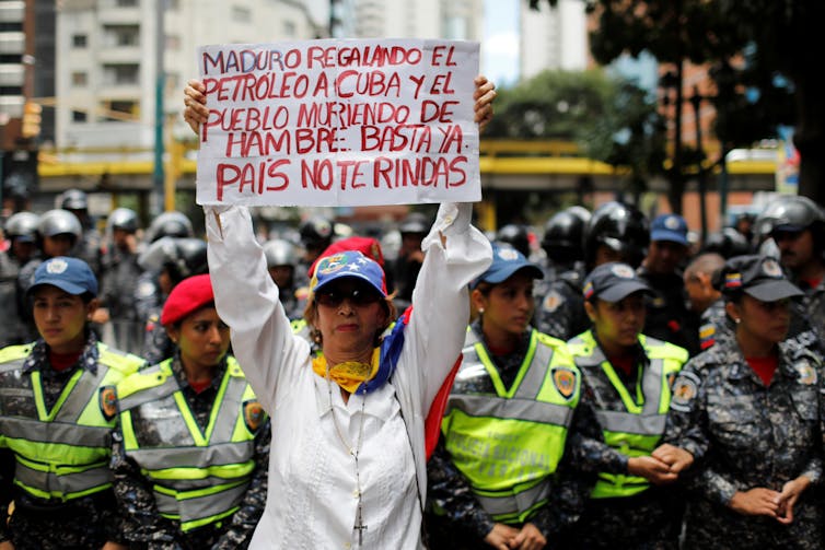 La devaluación 'desesperada' de la moneda de Venezuela no evitará un colapso económico
