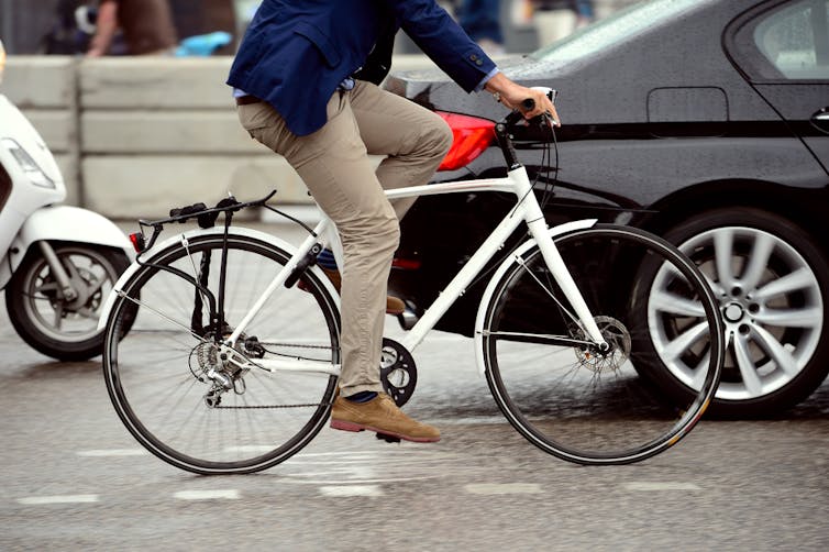 Cycle, walk, drive or train? Weighing up the healthiest (and safest) ways to get around the city