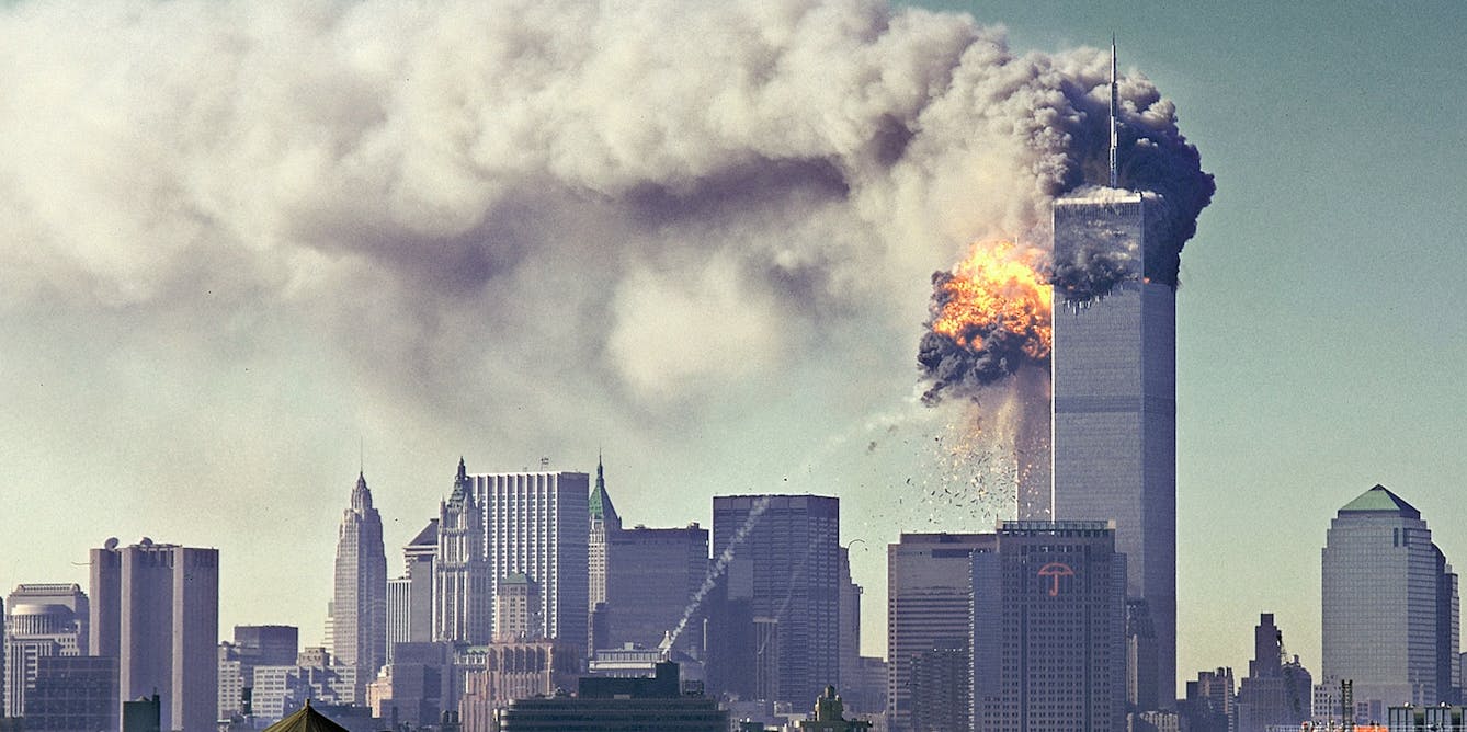 Когда был теракт башни близнецы. Теракт в Нью-Йорке 11 сентября 2001. 11 Сентября 2001 года башни Близнецы. США 11.09.2001 Нью-Йорк, башни-Близнецы. 11 Сентября Нью-Йорк башни.