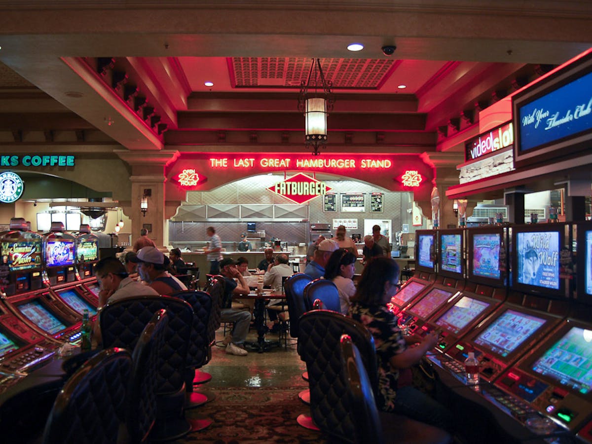 how do casinos make money on slot machines?