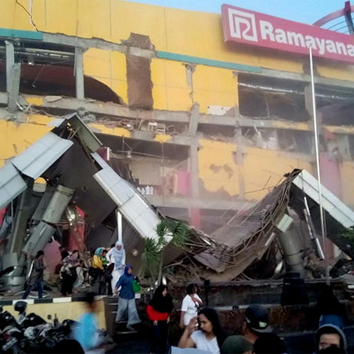 Gempa Palu Bagaimana Ban Bekas Bisa Menghentikan Gedung Runtuh