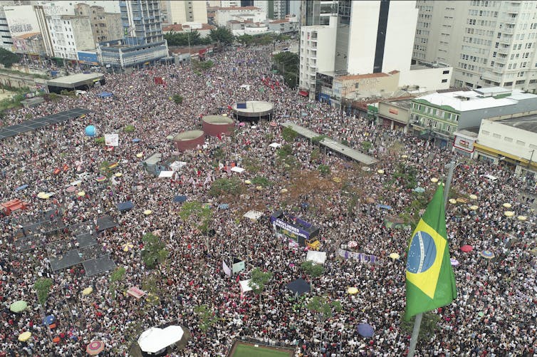 'Disillusioned' Brazilians choose Bolsonaro, Haddad after a tense and violent campaign