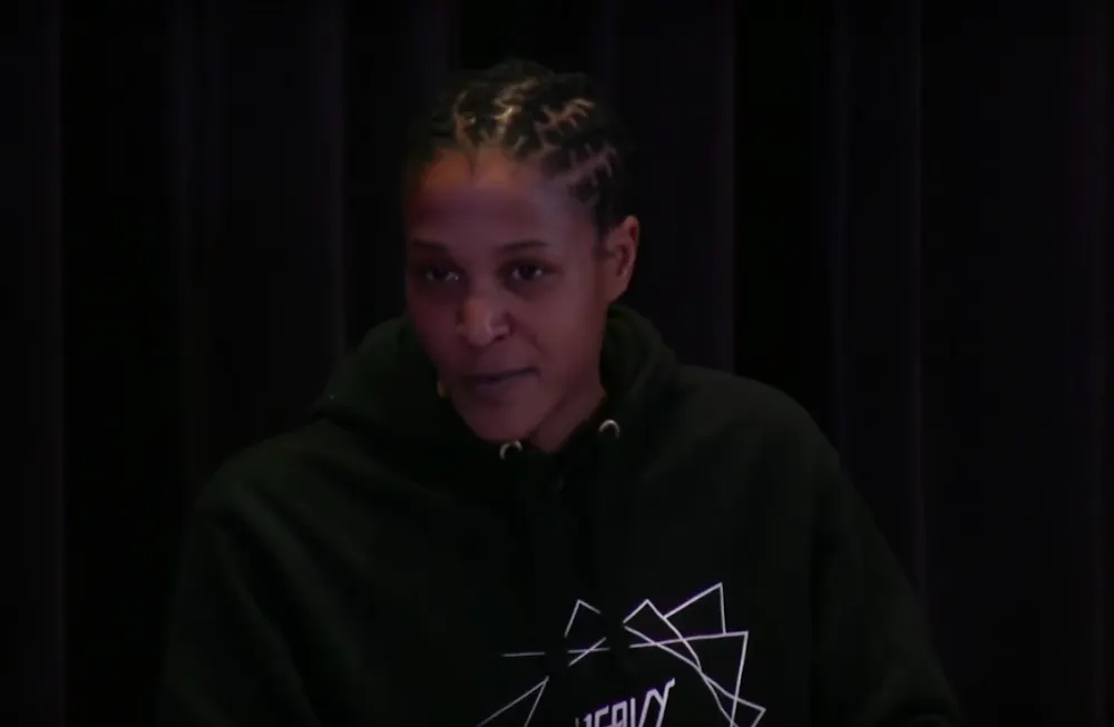Casey French Rapper Petit dialogue sur la poétique politique des graffeurs et des rappeuses