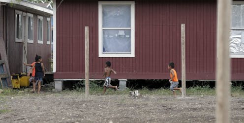 Los jóvenes que viven en colonias de la frontera de Estados Unidos sufren pobreza y falta de atención médica