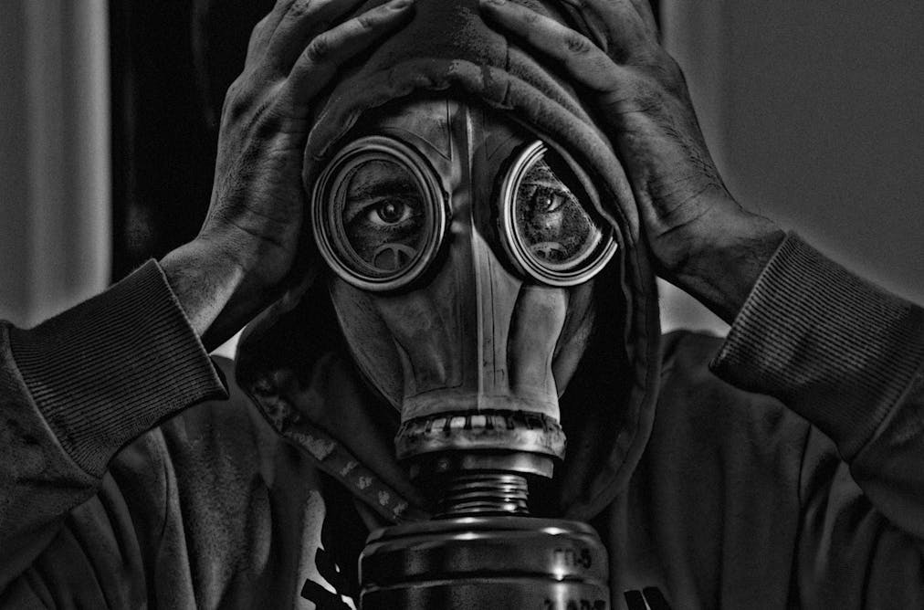 Gasmask terror chemical warfare nuclear holocaust 9