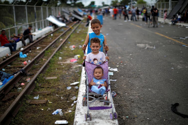 Los migrantes viajan en 'caravanas' por una razón: seguridad