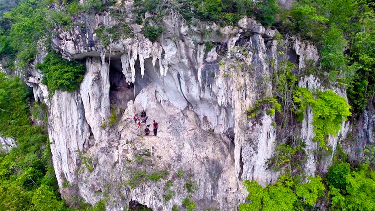 is the world's oldest rock art in Southeast Asia?