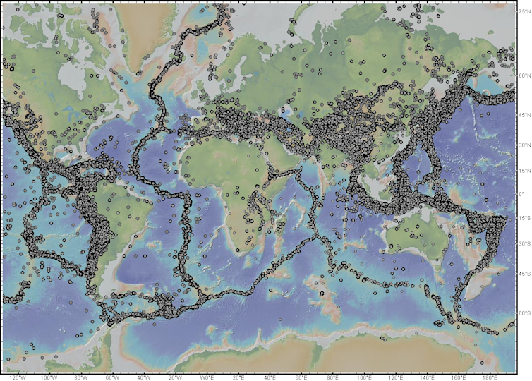 Mapa de terremotos de magnitud superior a 5.0 registrados en el mundo entre 1960-2018. Datos de terremotos de USGS-ANSS presentados sobre Topografia Global (GMRT) en GeoMapApp