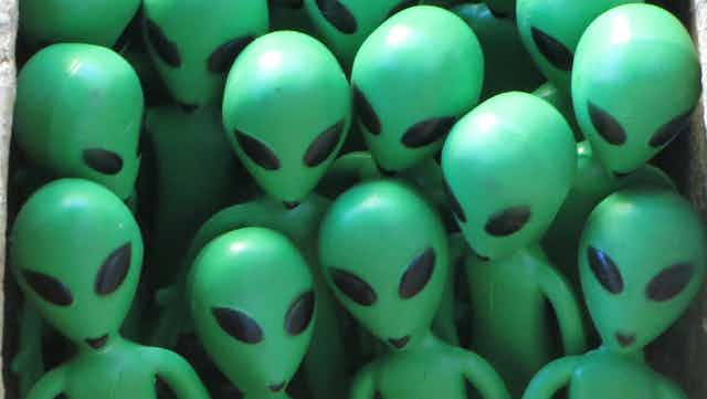 Por qué los extraterrestres son calvos?