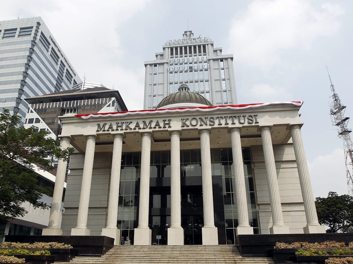 Mengapa Peradilan Indonesia Mengabaikan Putusan Mahkamah