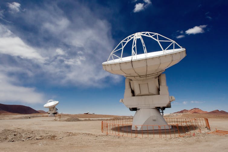 ALMA antennas. Iztok Bončina/ESO, CC BY-SA