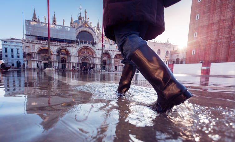 Fin octobre 2018, Venise a connu l’une de ses plus fortes crues depuis l’acqua granda de 1966, qui avait inondé la ville tout entière. Nullplus/Shutterstock
