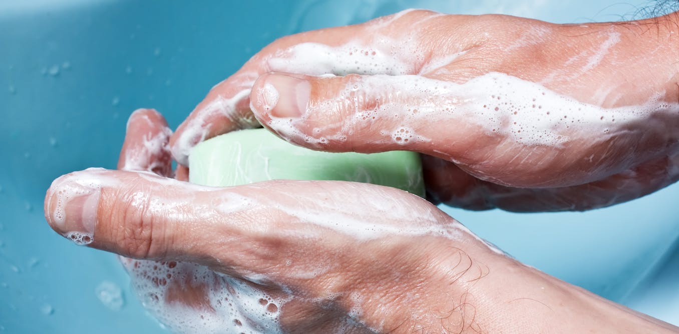 Мытье произойдет. Мыло для рук. Мытье рук. Мытье рук с мылом. Арт мытье рук с мылом.