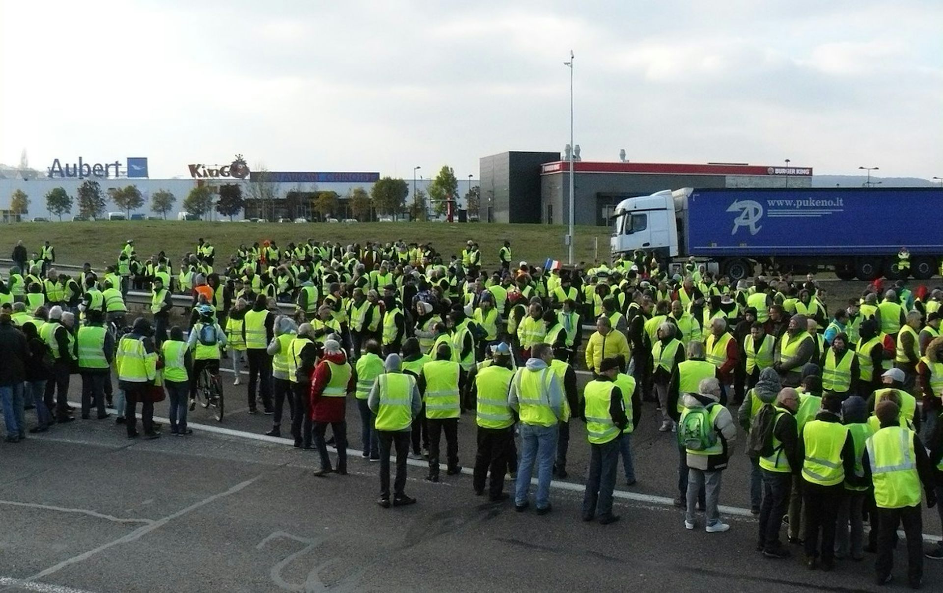 Les Gilets Jaunes Forces Et Faiblesses D Une Organisation En Essaim