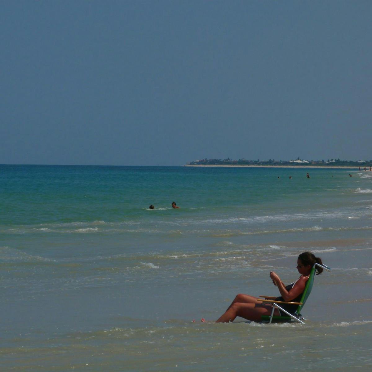 Ten Great Australian Beach Reads Set At The Beach
