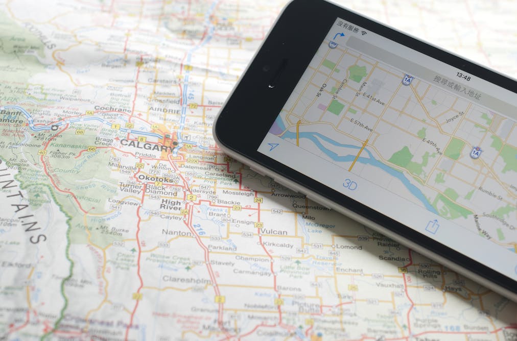 What is the difference between Google map and paper map?