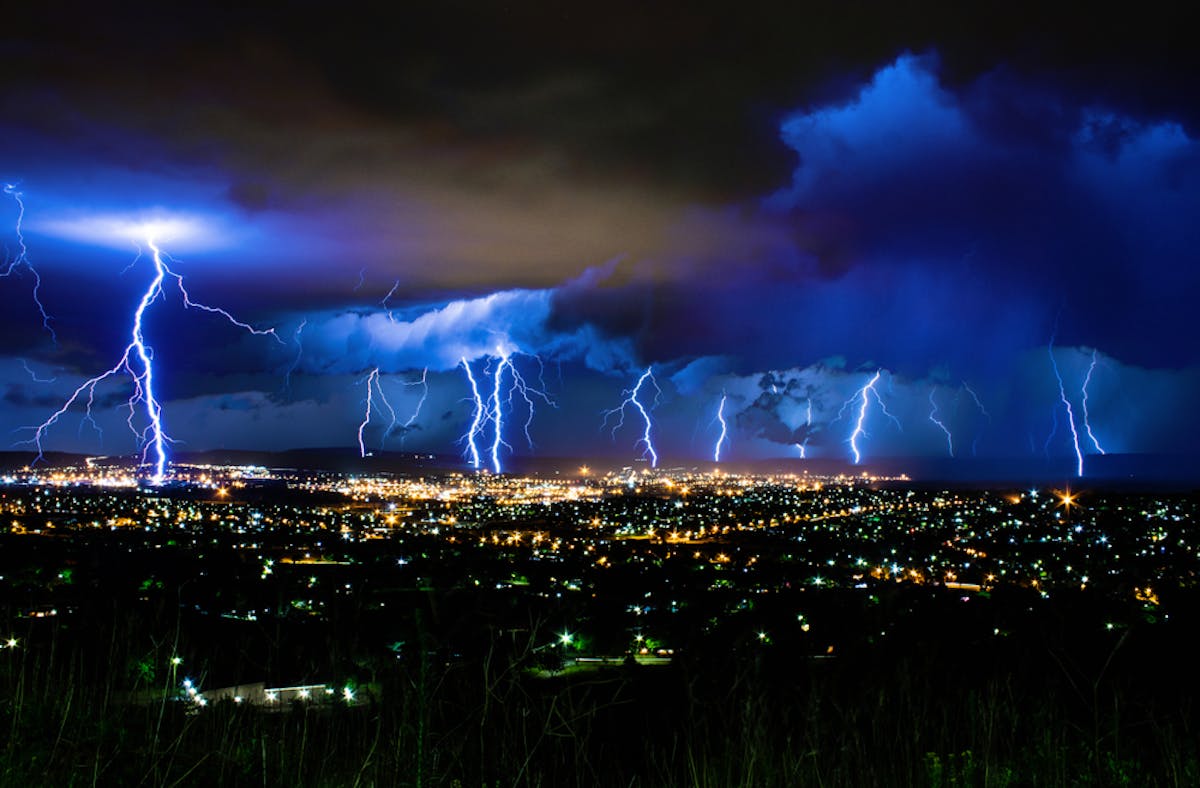Esitellä 83+ imagen scary lightning