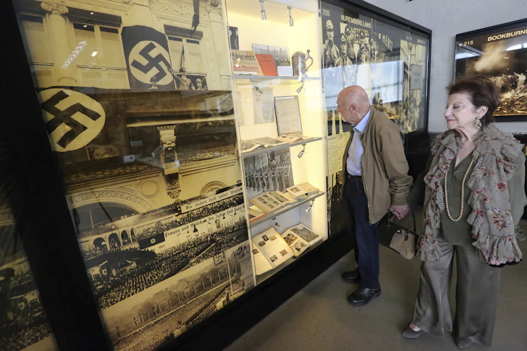 Simon Roth Holocaust How will generations that didn’t experience the Holocaust remember it?