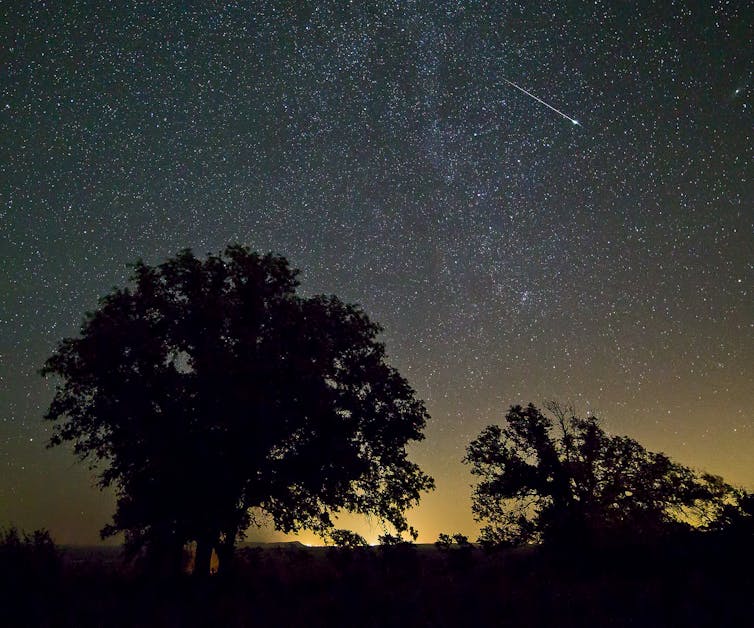 what makes a shooting star fall?