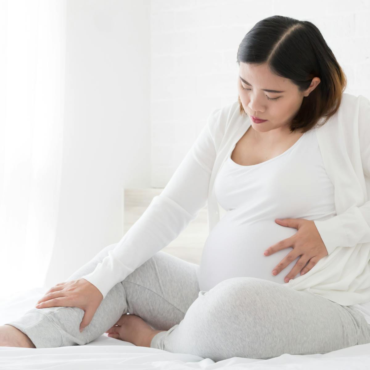 Swelling And Painful Feet How To Solve The Most Common Foot Problems When You Re Pregnant Swelling And Painful Feet How To Solve The Most Common Foot Problems When You Re Pregnant