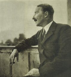 Stefan Zweig, escritor austríaco (1881–1942) fotografiado en 1931 por Trude Fleischmann.Wikimedia Commons