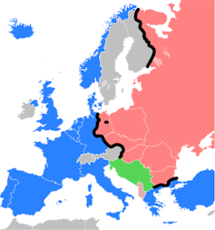 Europa dividida por el «Telón de acero». Los países de la OTAN en azul, los miembros del Pacto de Varsovia en rojo, los no alineados en verde y países neutrales en gris. Sémhur / Wikimedia Commons, CC BY-SA