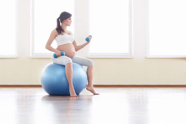 Cuando la embarazada debe empezar los ejercicios con pelota