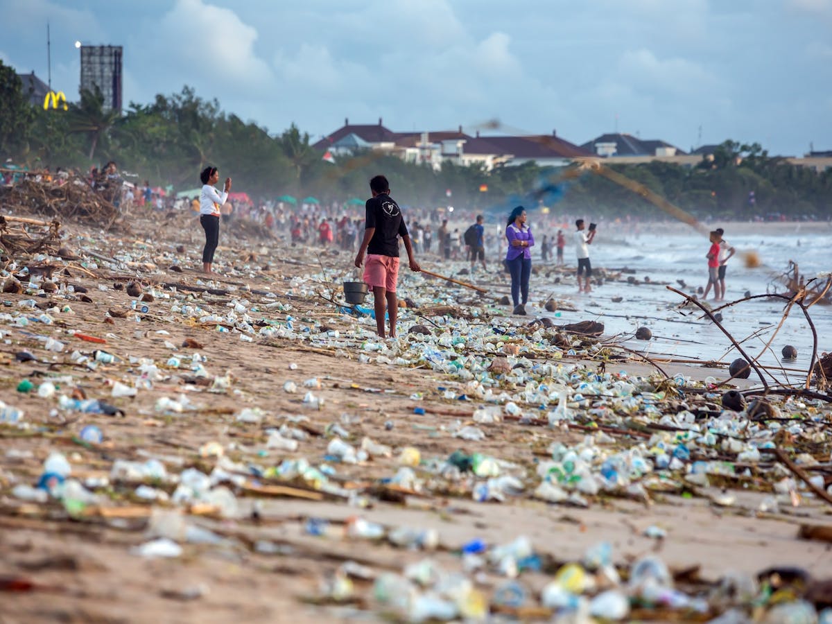 Lautan Penuh Sampah Plastik Bukan Kesalahan Negara Negara