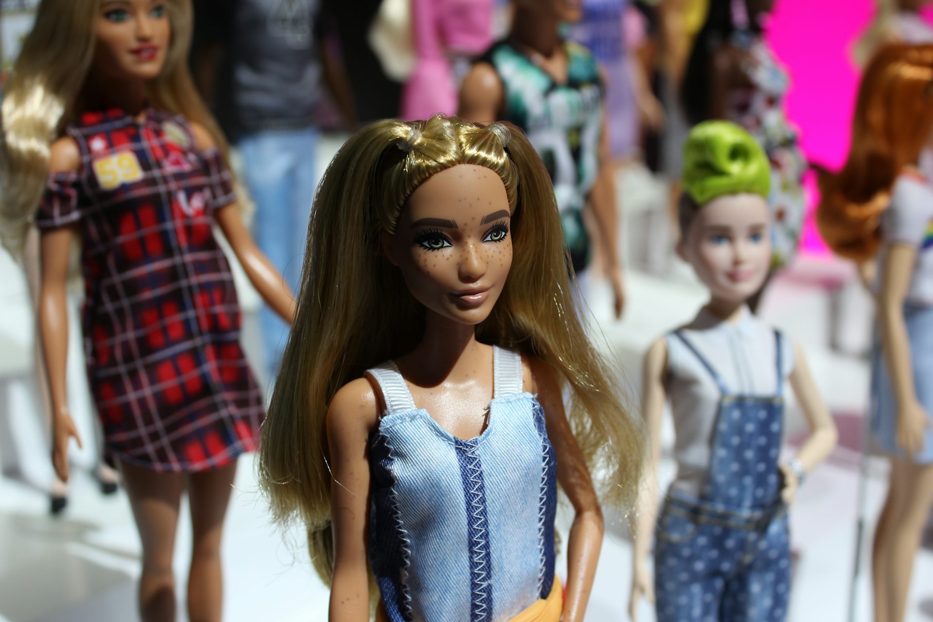 Nuevo Oficial Chicas Barbie Muñeca Barbie Vestido De Uso figura 