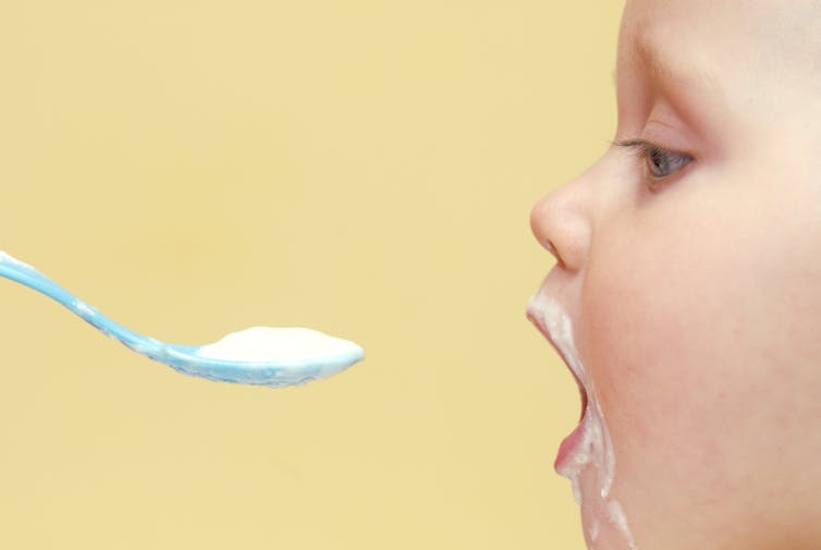 Baby-led weaning or spoon feeding? The difference it makes ...