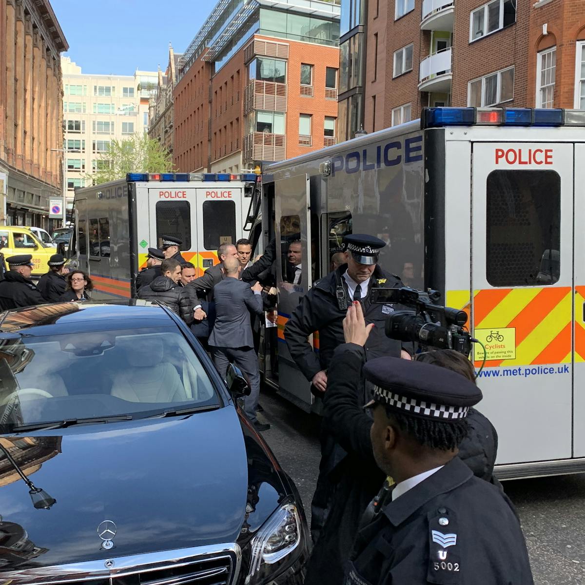 Explainer What Charges Does Julian Assange Face And What S Likely To