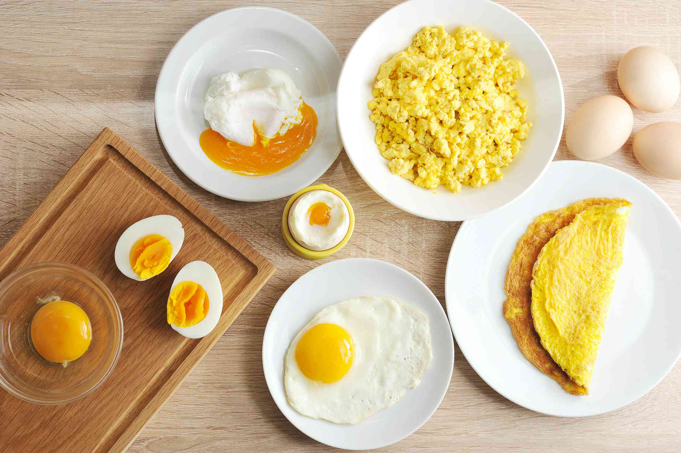 Вареном виде. Завтрак с яйцом. Блюда из яиц. Завтрак из яичницы. Завтрак с вареными яйцами.
