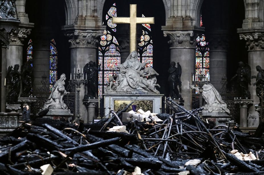 RÃ©sultat de recherche d'images pour "notre dame incendiÃ©e"