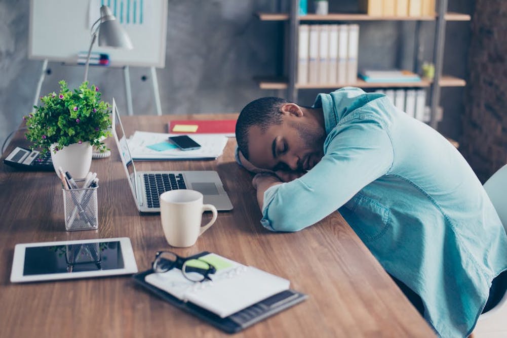 Jika Anda tidak tidur di tempat kerja Anda mestinya dipecat