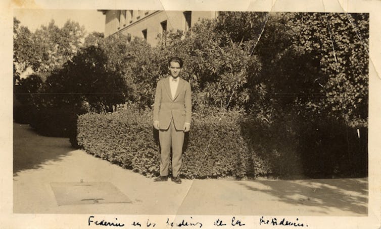 ‘Federico en los jardines de la Residencia’, 1919. Residencia de Estudiantes (CSIC).