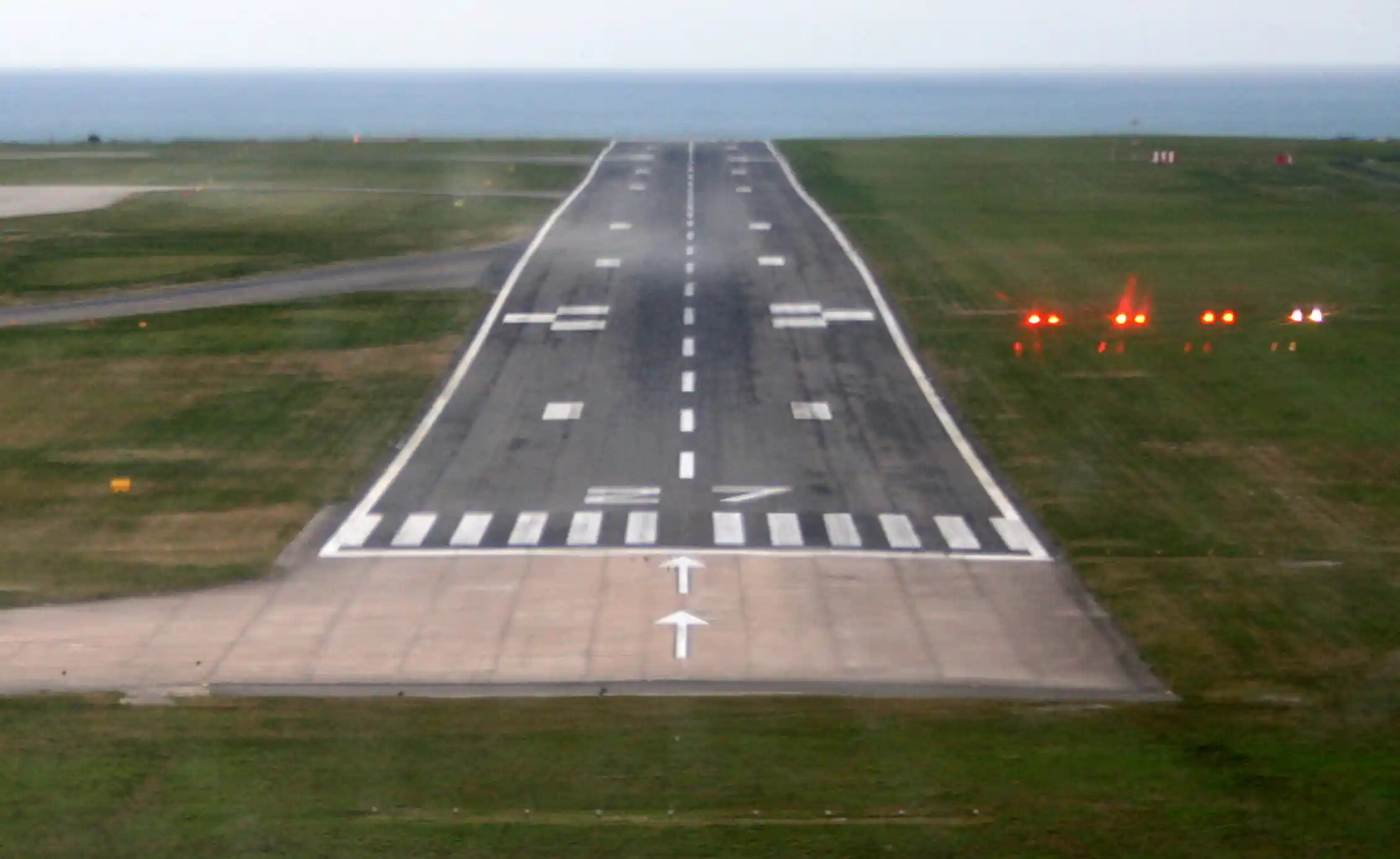 Sloping Runways Explainer: how to land a plane