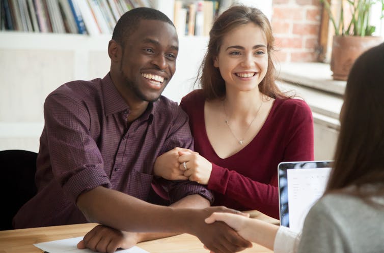 Research shows the benefits of having a face-to-face relationship with your bank. (Shutterstock)