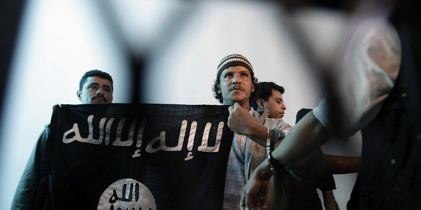 Что движет террористами. Аль Каида. «База» («Аль-Каида»). Аль Каида логотип. Аль Каида флаг.