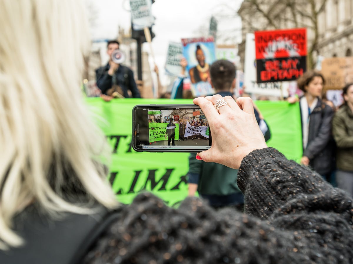 Youth Have A Love Hate Relationship With Tech In The Digital Age